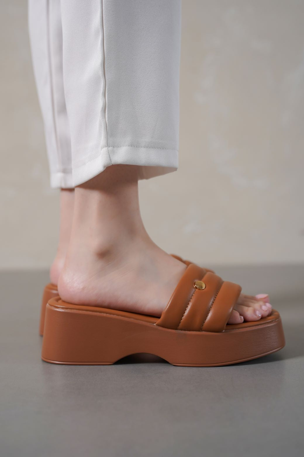 TAN MAMA PLATFORMS WITH STUD