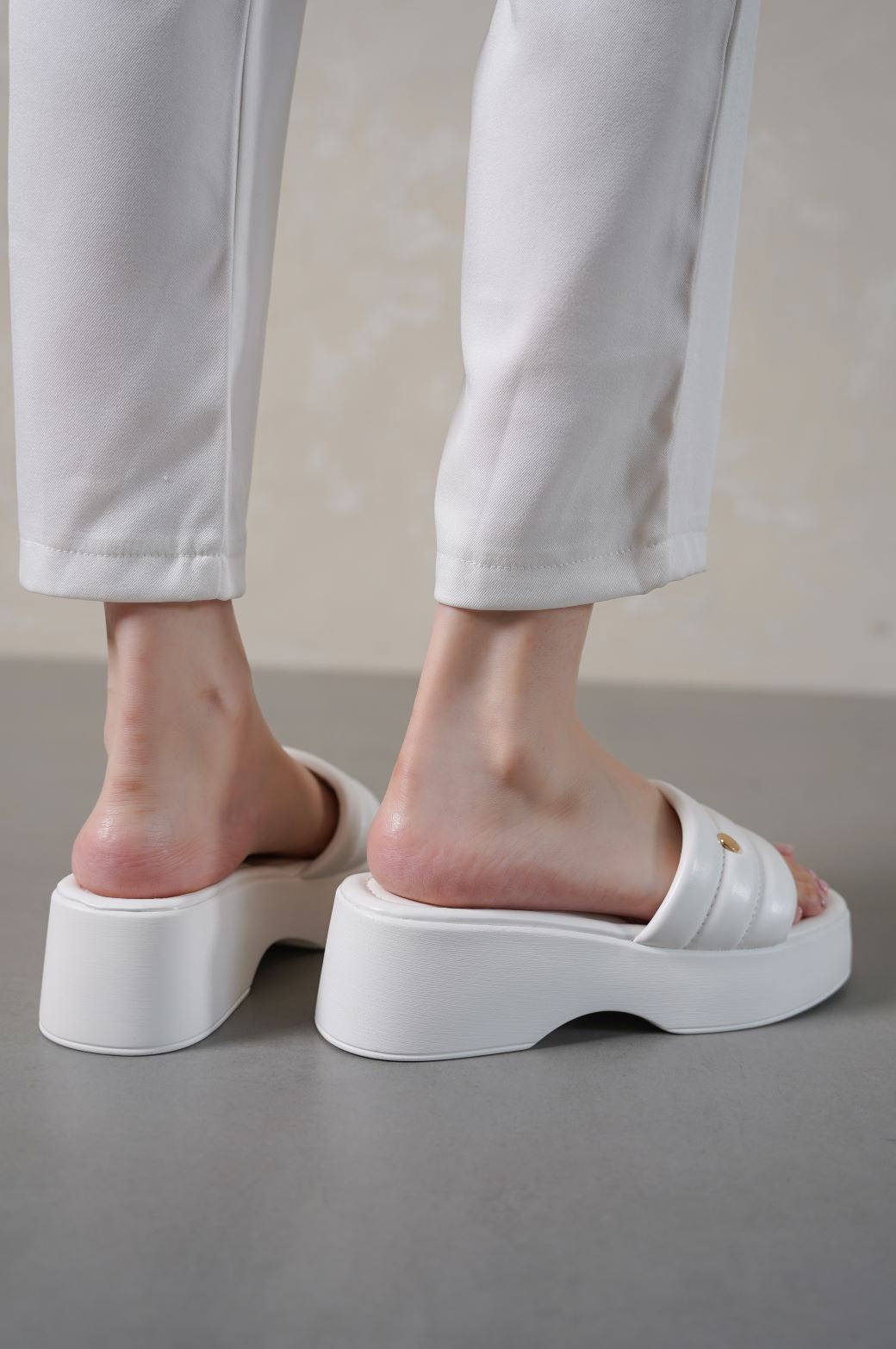 WHITE MAMA PLATFORMS WITH STUD