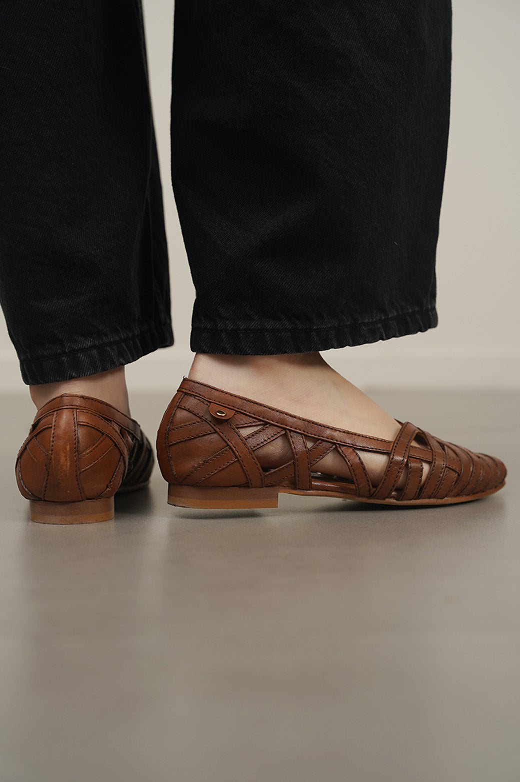 TAN LEATHER WOVEN PUMPS