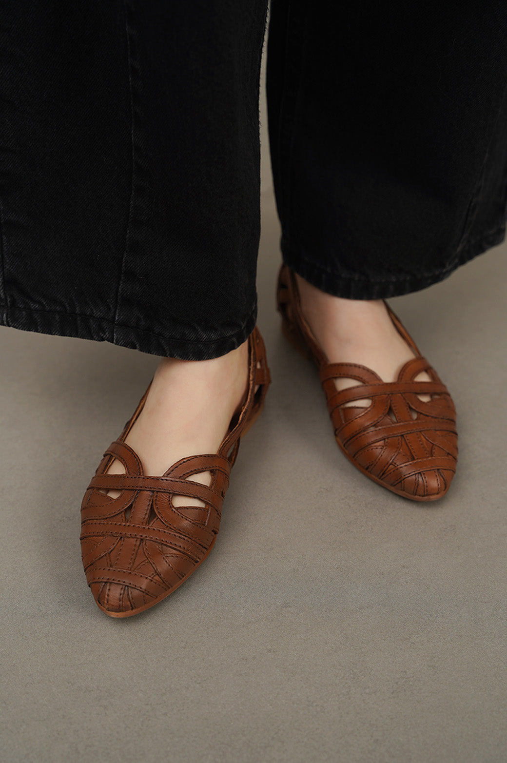 TAN LEATHER WOVEN PUMPS