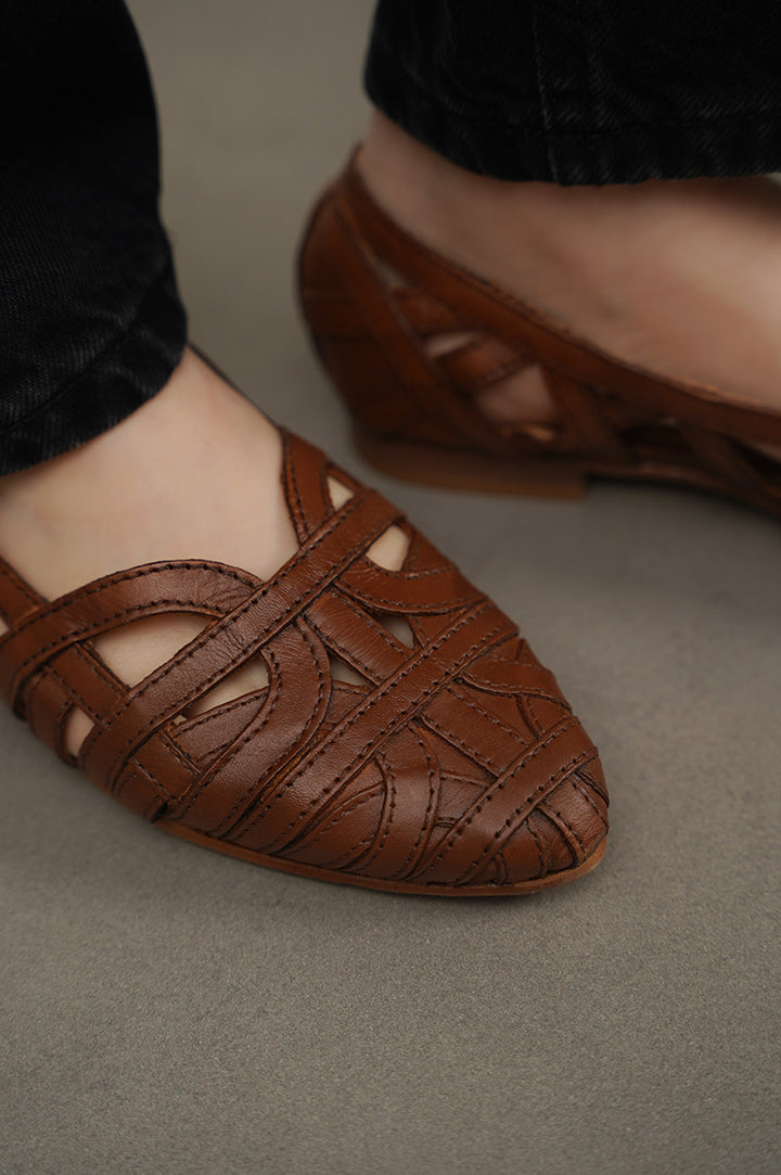 TAN LEATHER WOVEN PUMPS