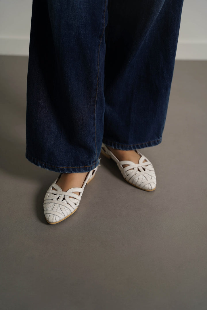 WHITE LEATHER WOVEN PUMPS