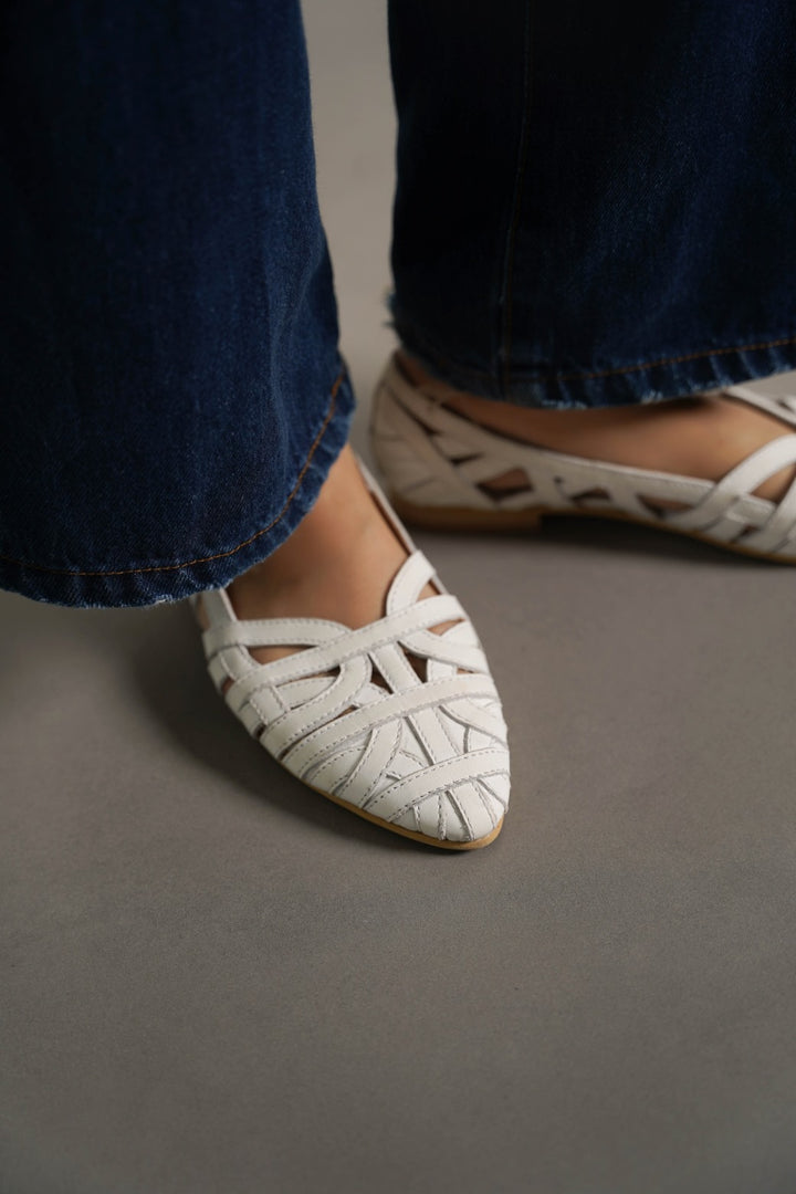 WHITE LEATHER WOVEN PUMPS