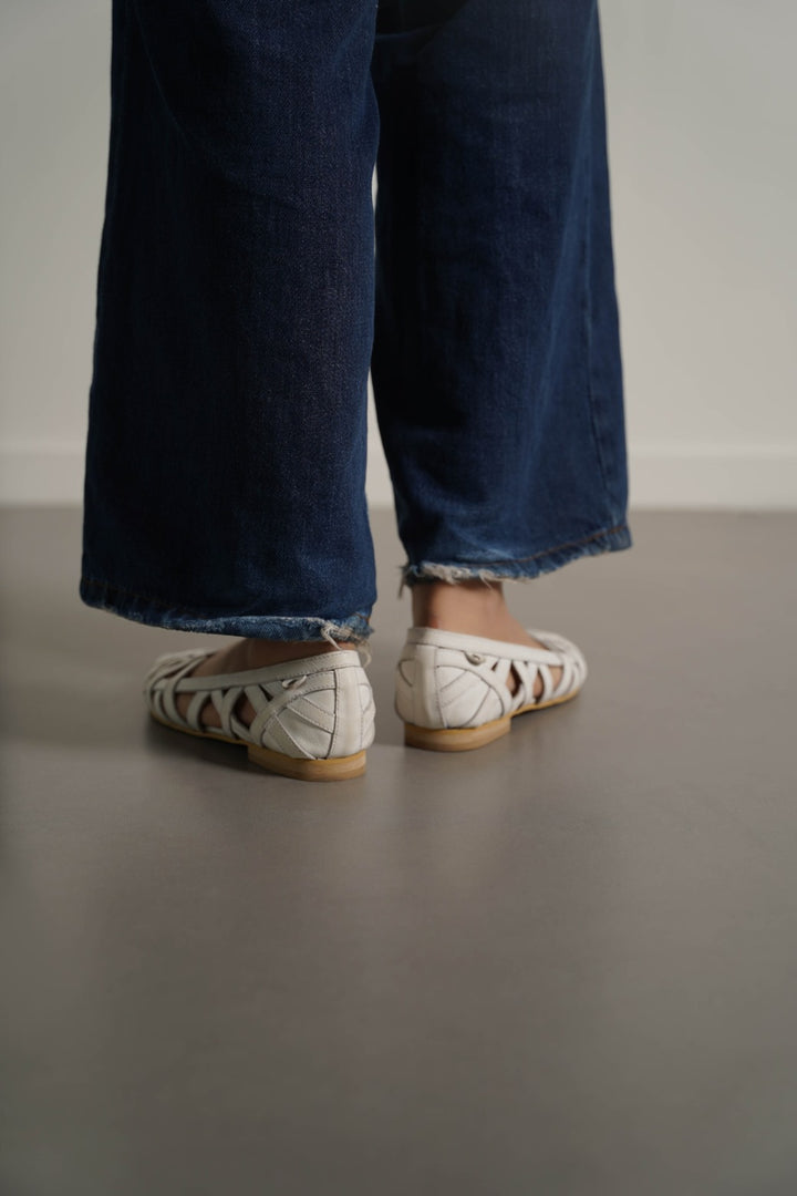 WHITE LEATHER WOVEN PUMPS