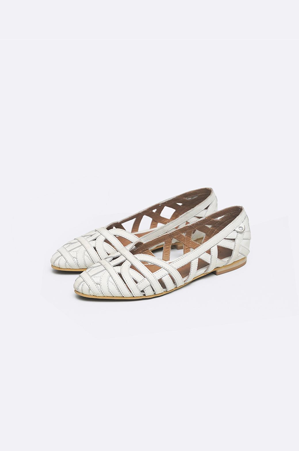 WHITE LEATHER WOVEN PUMPS