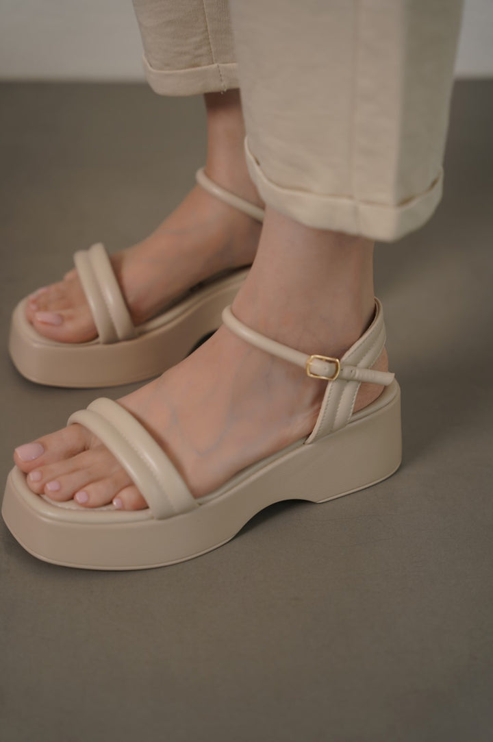 BEIGE LIGHTWEIGHT WIDE MAMA SANDALS