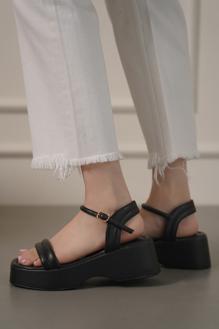 BLACK LIGHTWEIGHT WIDE MAMA SANDALS