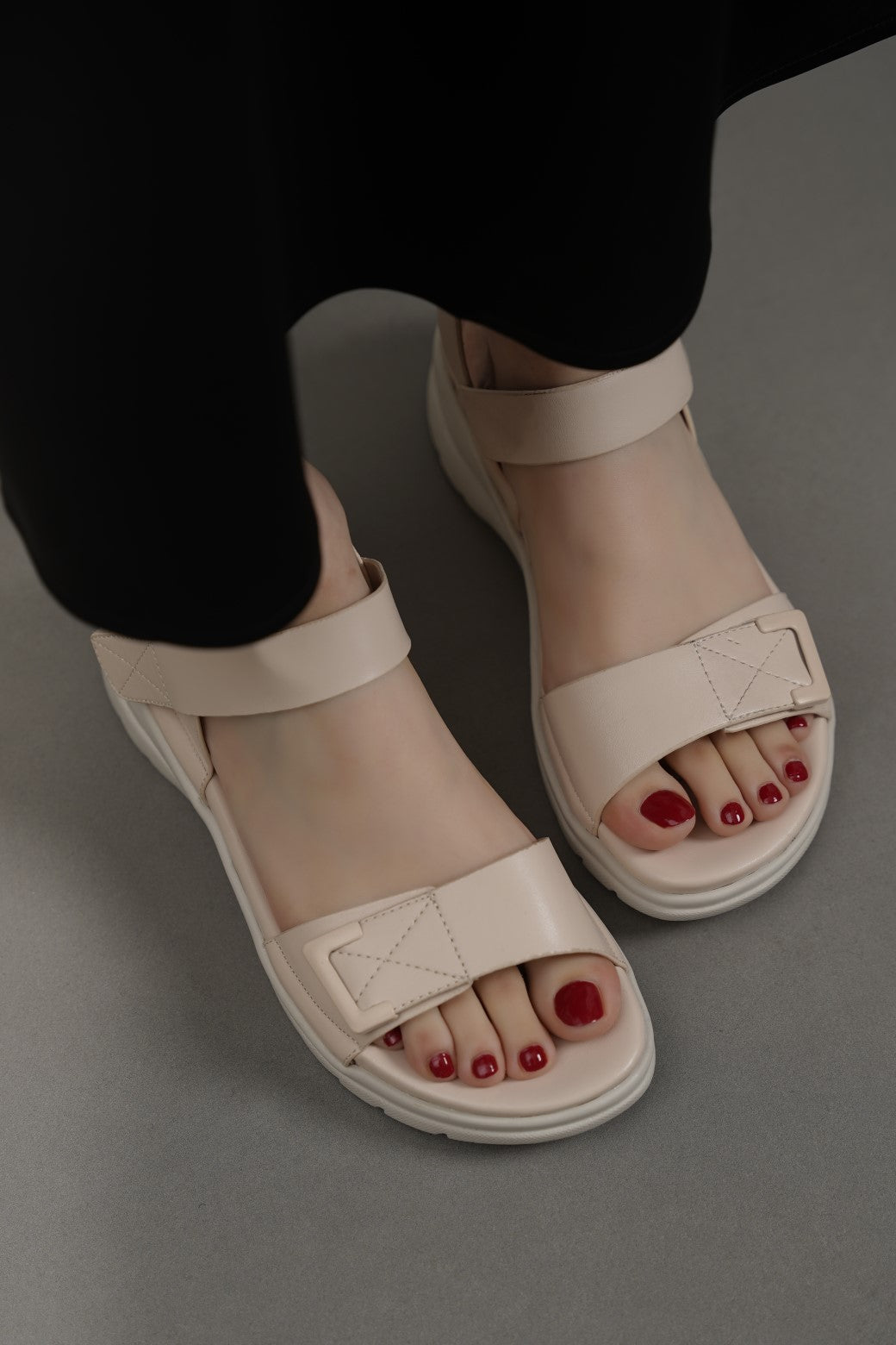 BEIGE LIGHTWEIGHT MAMA SANDALS