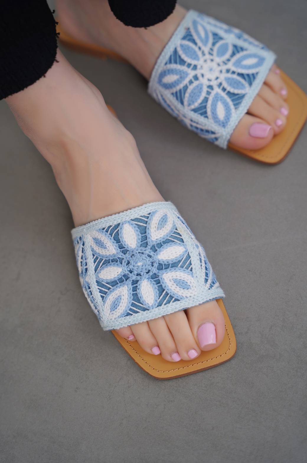 BLUE FLORAL WEAVE SLIDES