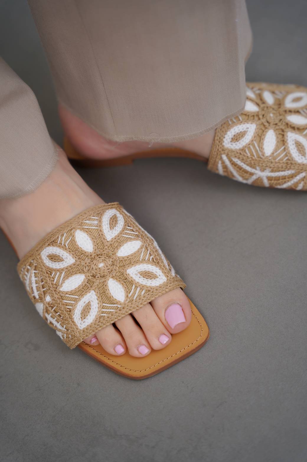 CAMEL FLORAL WEAVE SLIDES