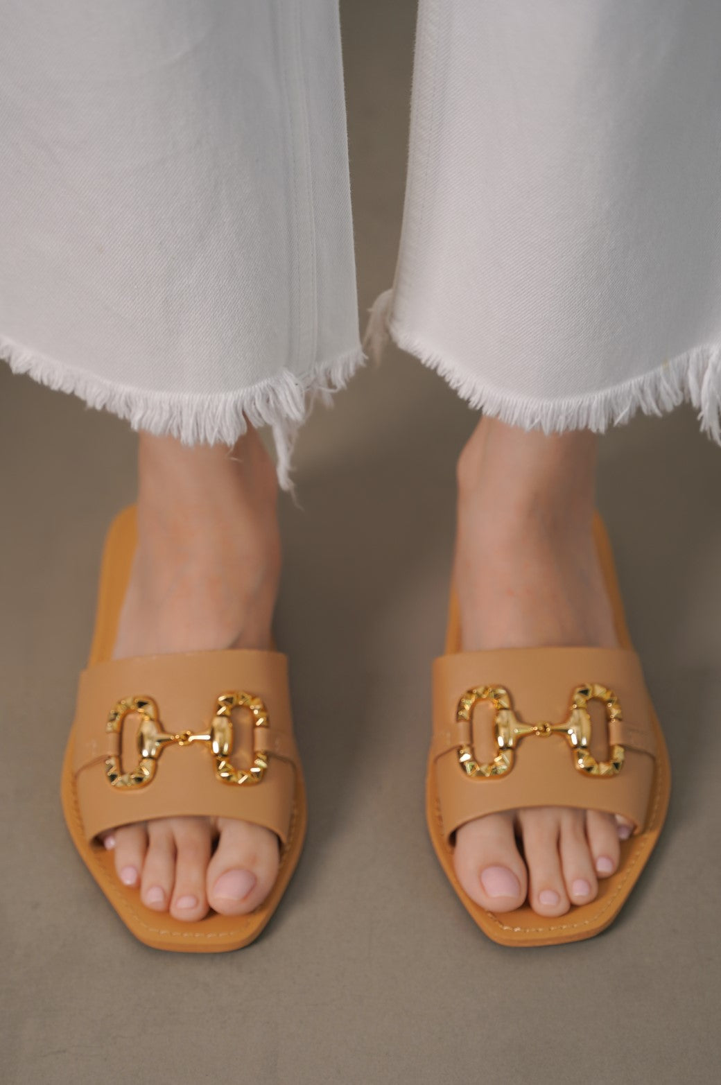 KHAKI ROCKSTUD BUCKLE SLIDES