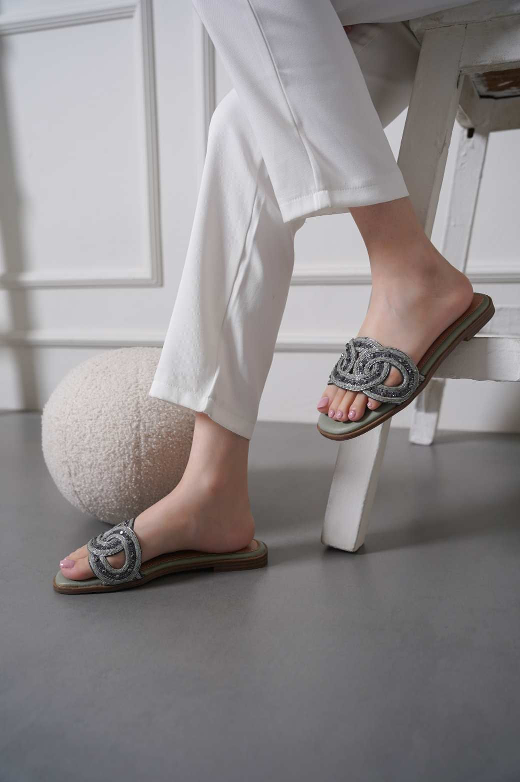 GREY ELSIE STUDDED SLIDES