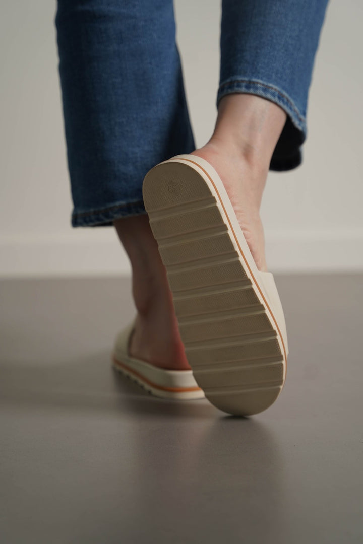 BEIGE COMFY PLATFORM SLIDES