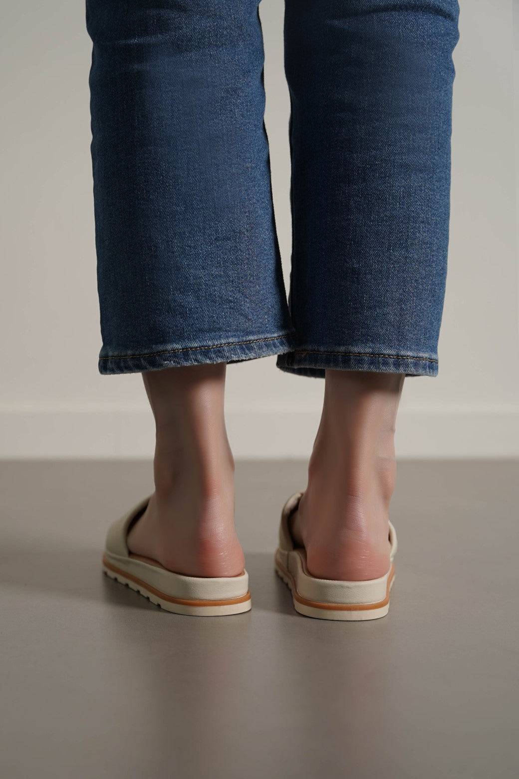 BEIGE COMFY PLATFORM SLIDES