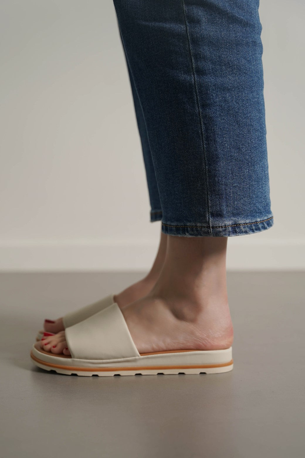 BEIGE COMFY PLATFORM SLIDES