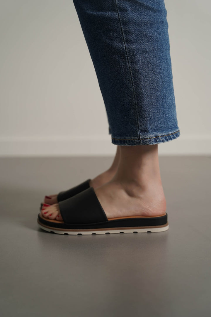 BLACK COMFY PLATFORM SLIDES