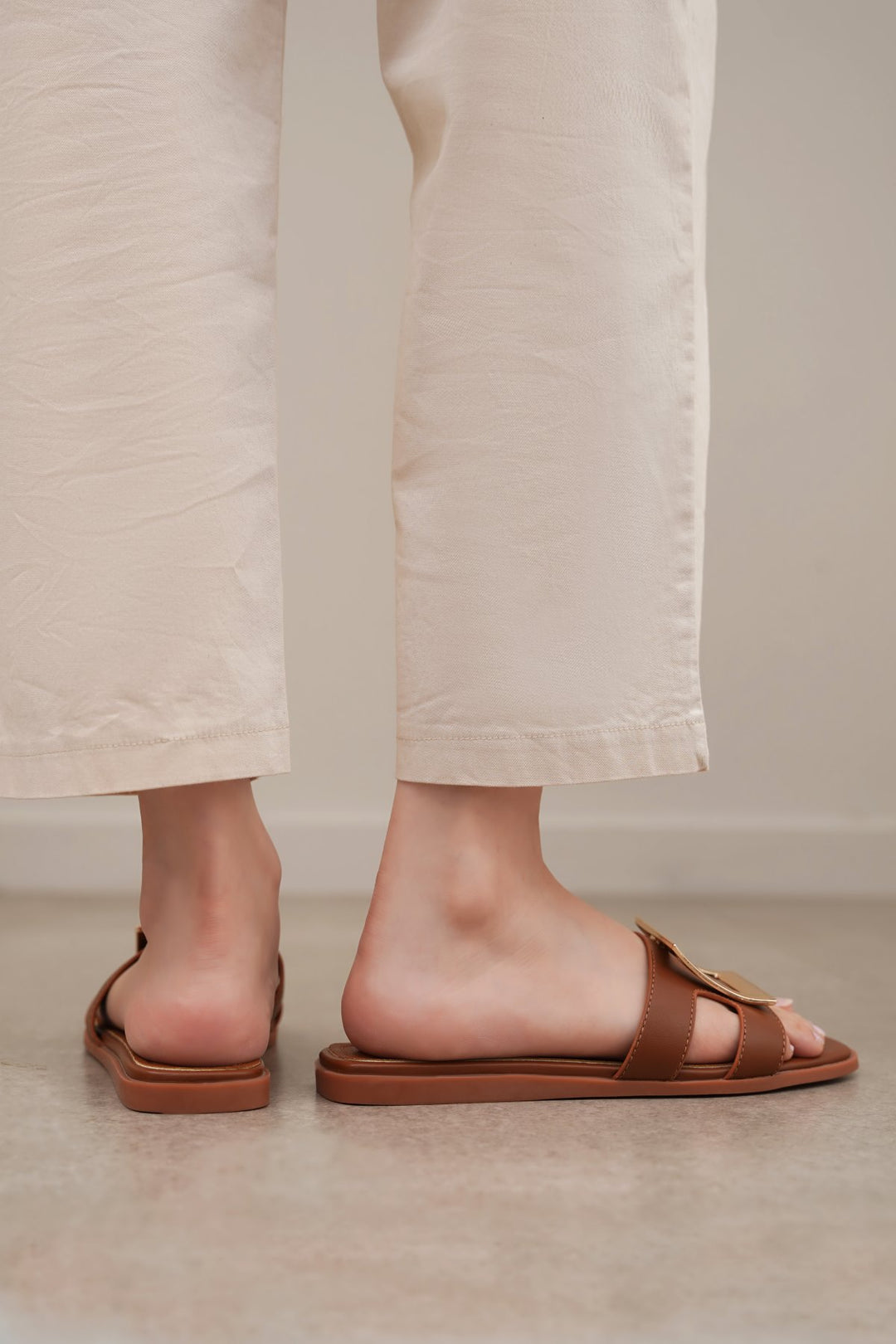 SQUARE BUCKLED SLIDES