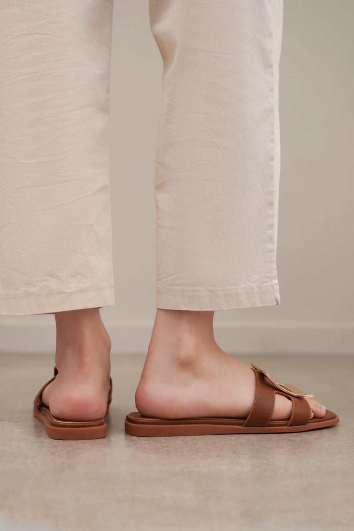 SQUARE BUCKLED SLIDES