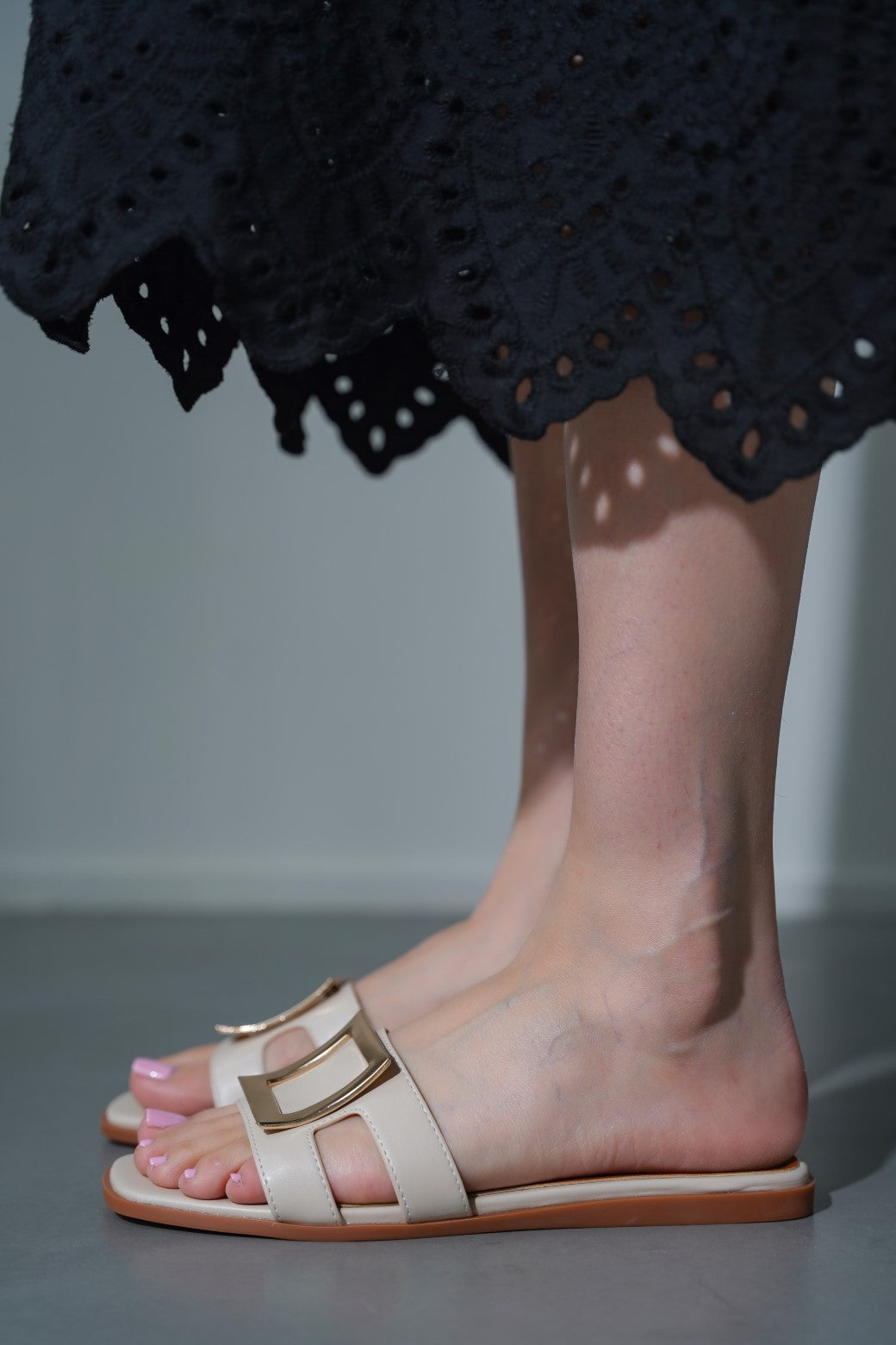 OFF WHITE SQUARE BUCKLED SLIDES