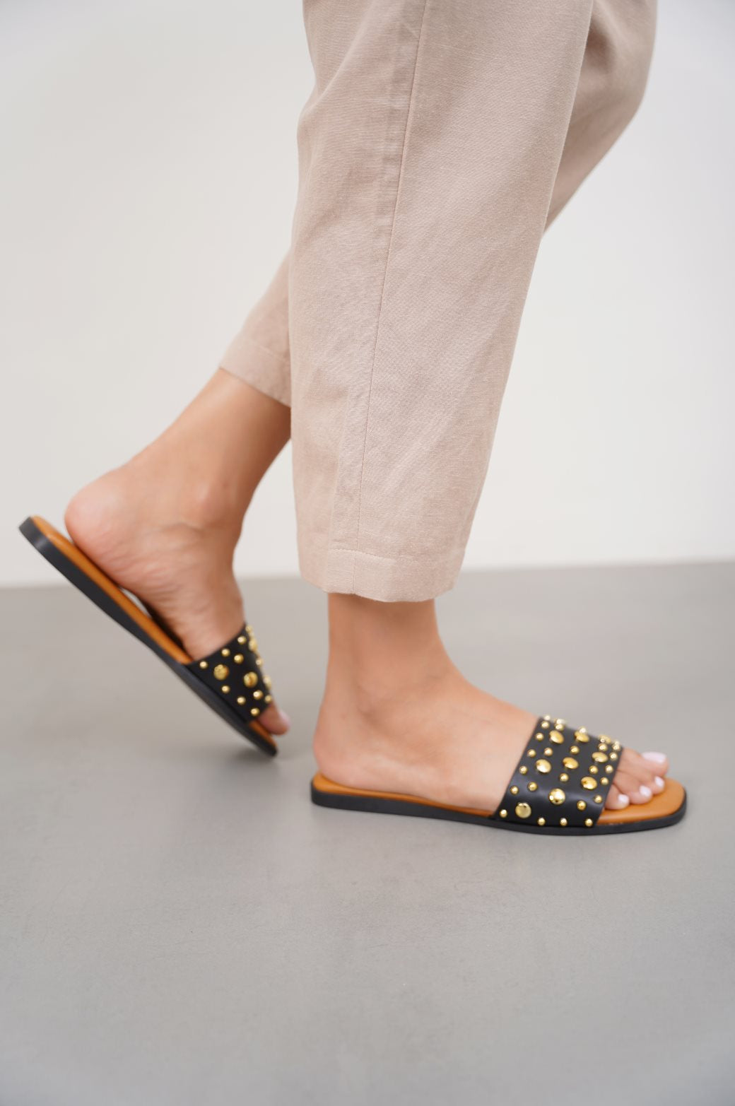 BLACK STUDDED SLIDES