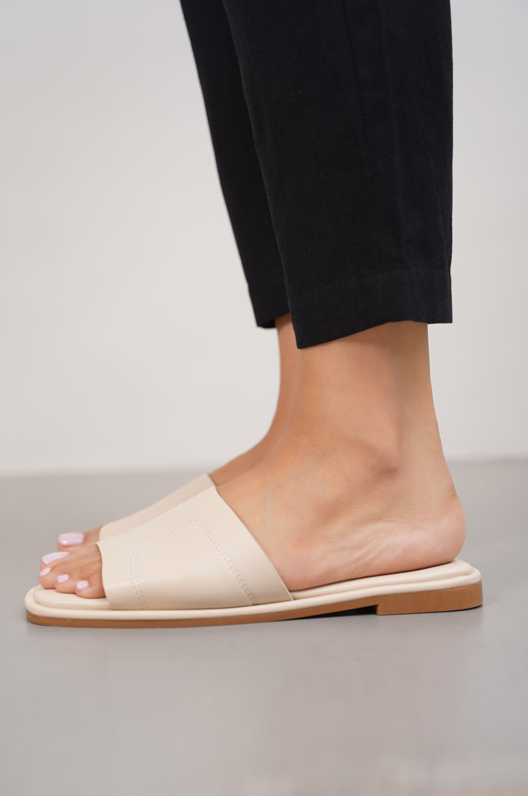 BEIGE BASIC COMFY SLIDES