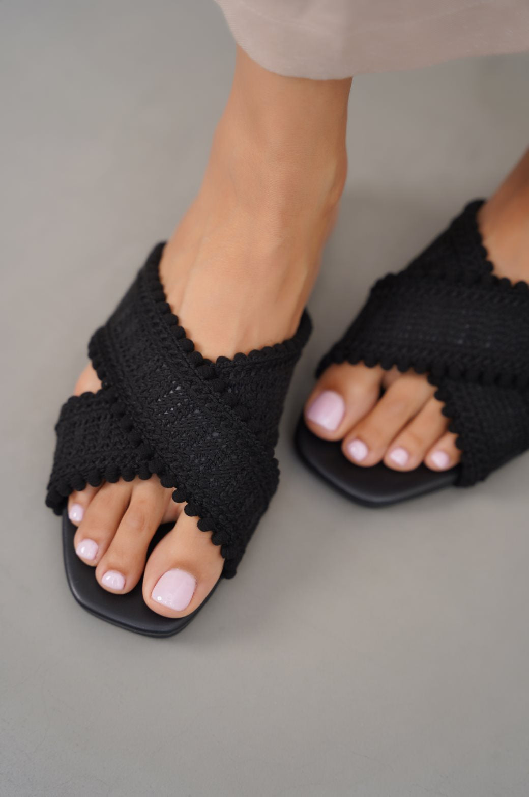BLACK WOVEN LACE SLIDES