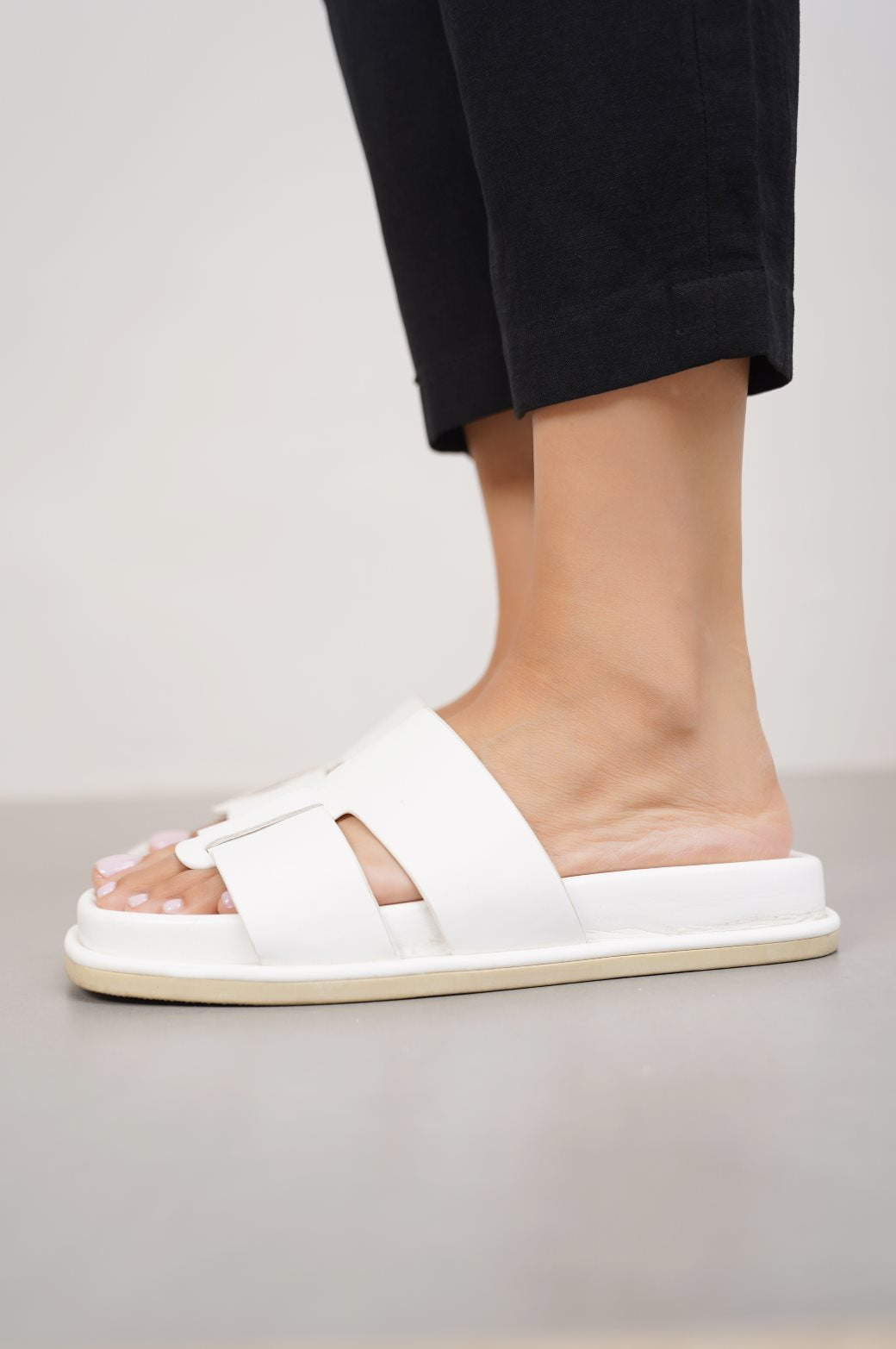 WHITE HOLIDAY MAMA SLIDES