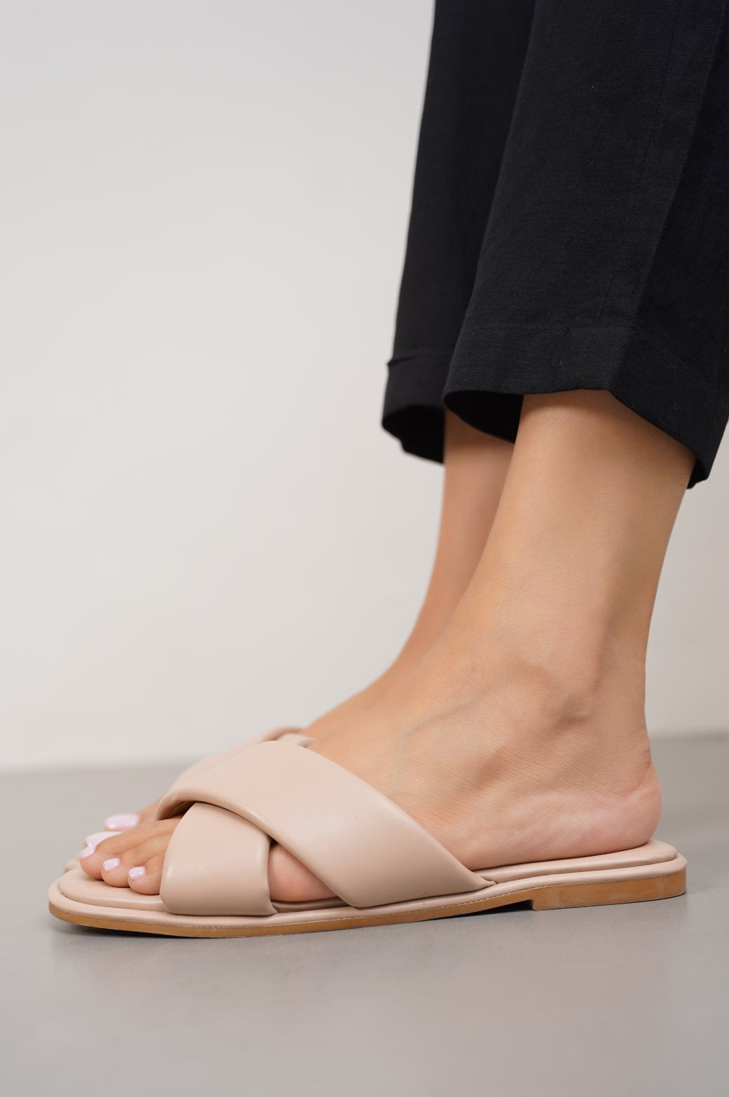 BEIGE MINIMAL DAILY SLIDES