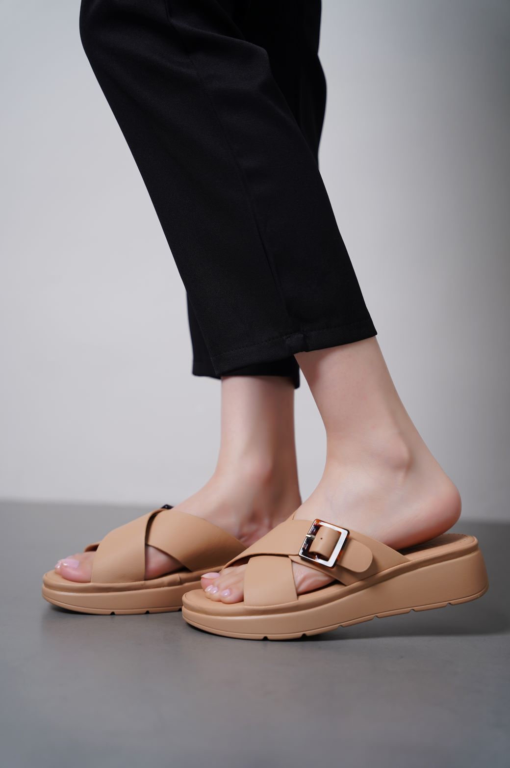 BEIGE BALANCE CRISS-CROSS MAMA SLIDES