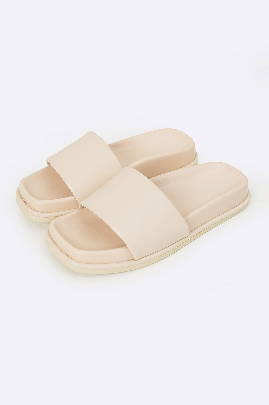 LIGHT BEIGE DAILY SLIDES