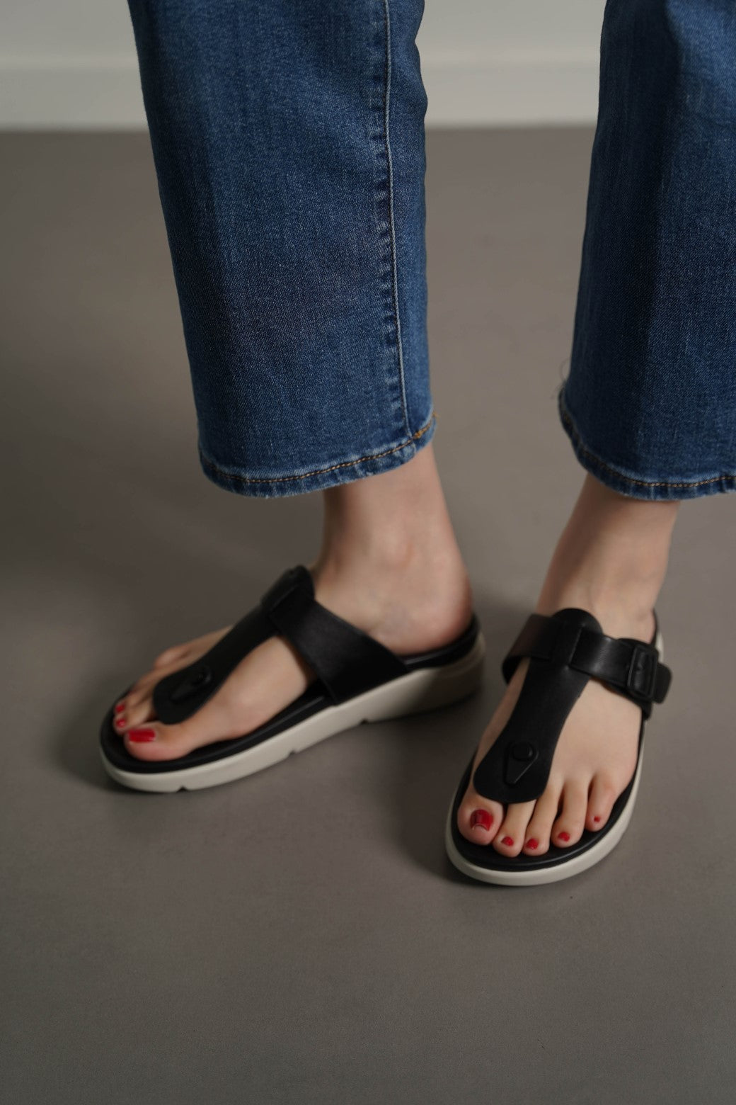 BLACK MAMA FLY FLOPS