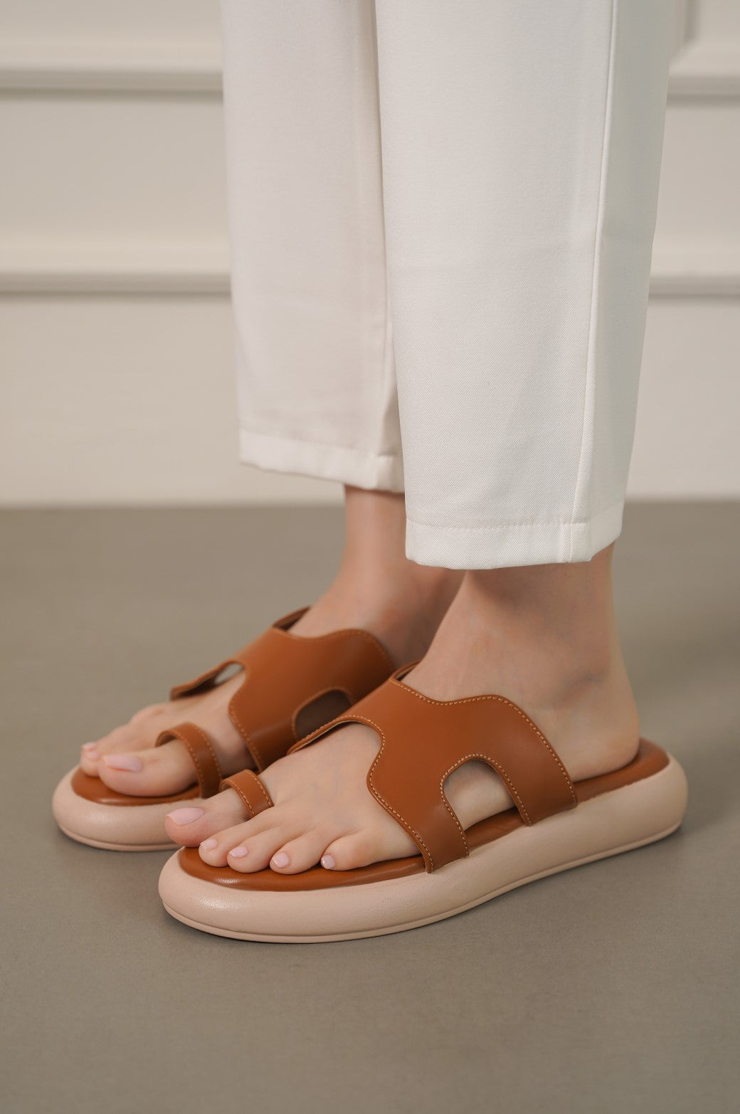 TAN TOE RING PLATFORMS