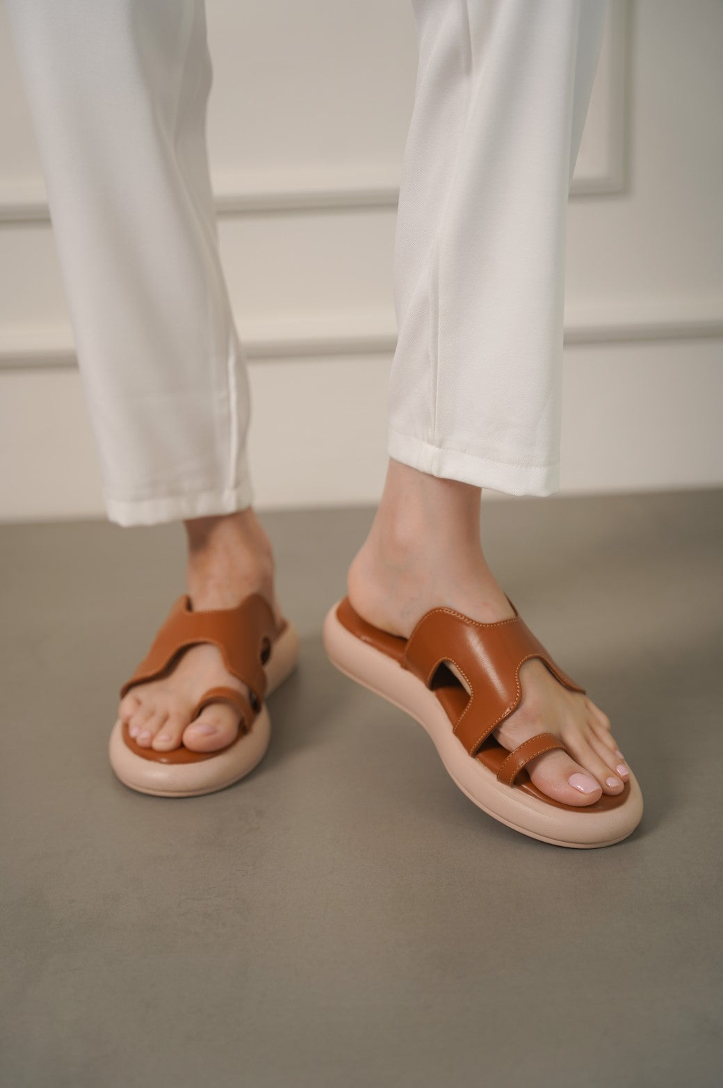 TAN TOE RING PLATFORMS