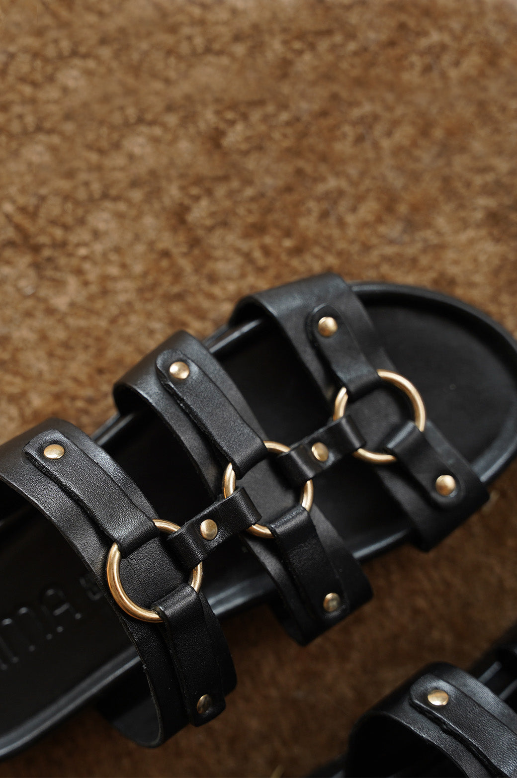 BLACK LEATHER RING SLIDES