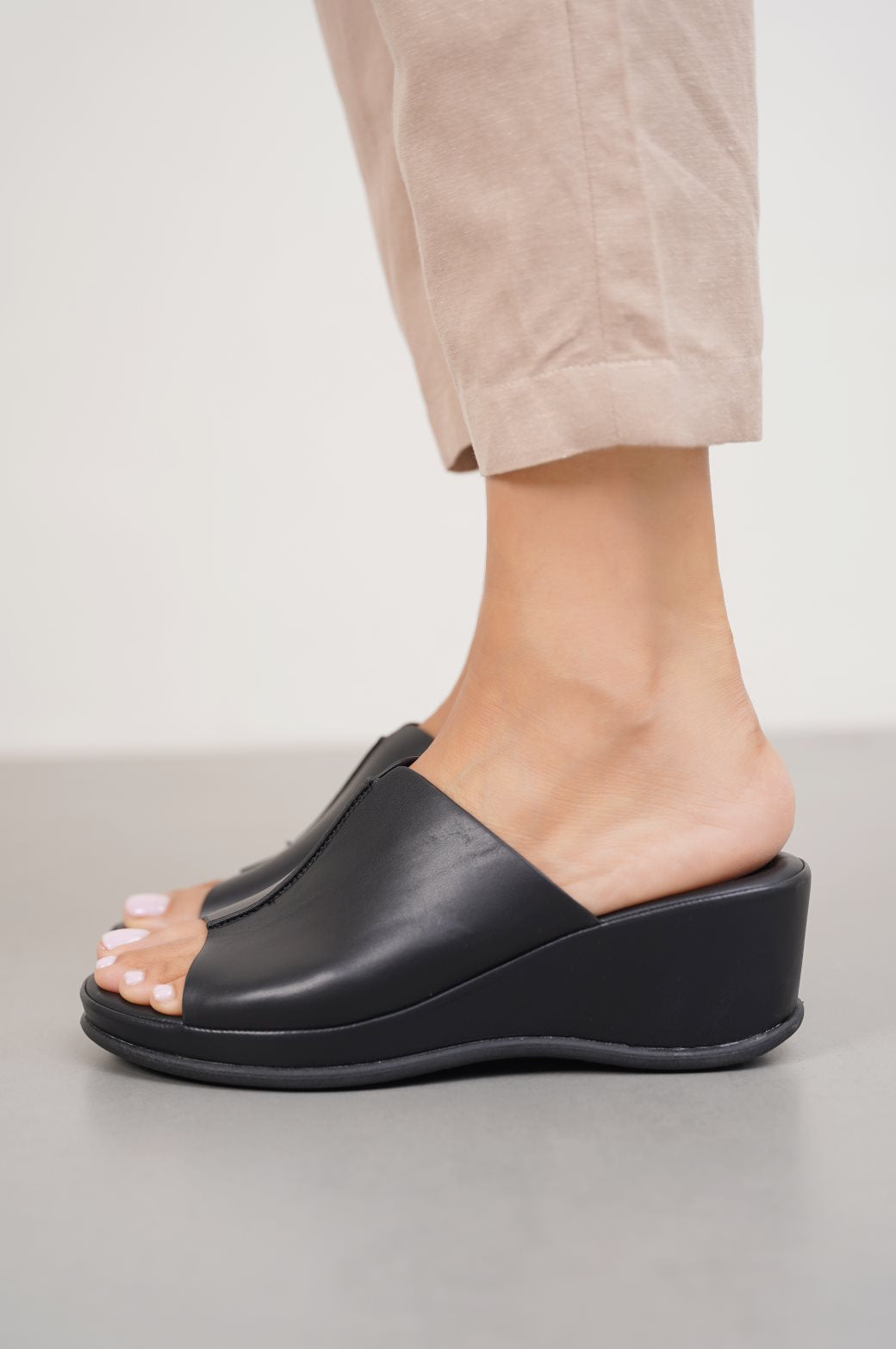 BLACK WIDE VAMP WEDGE