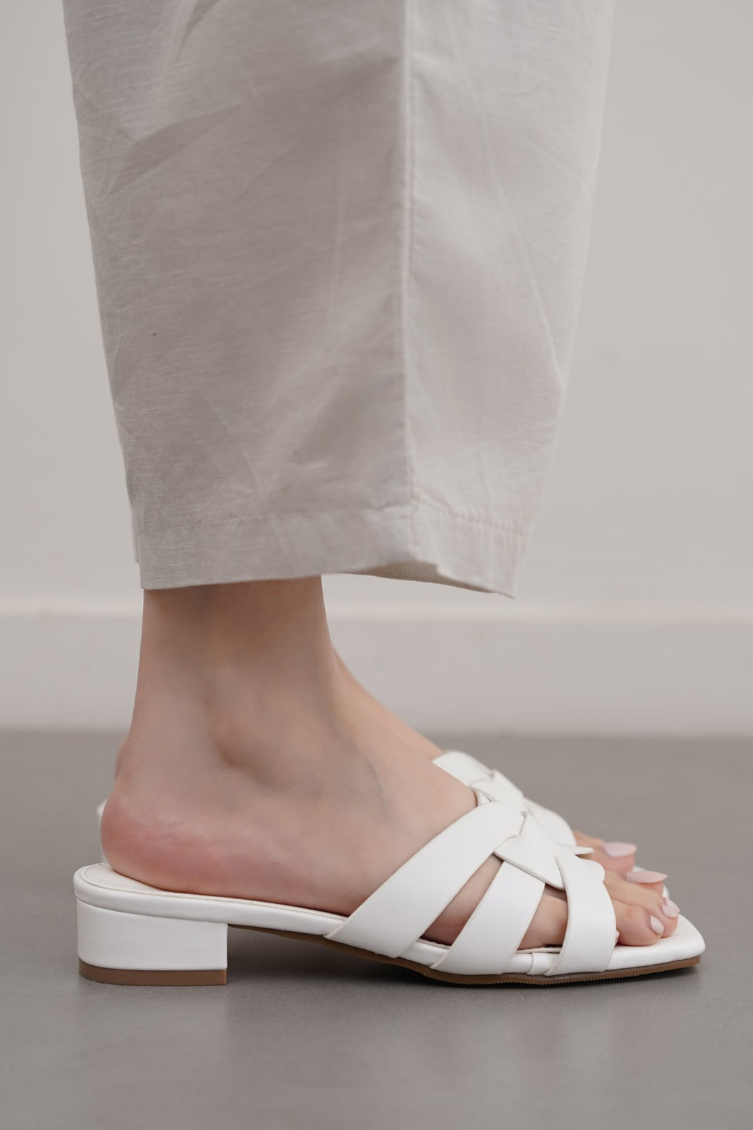 WHITE VENICE BLOCK HEEL