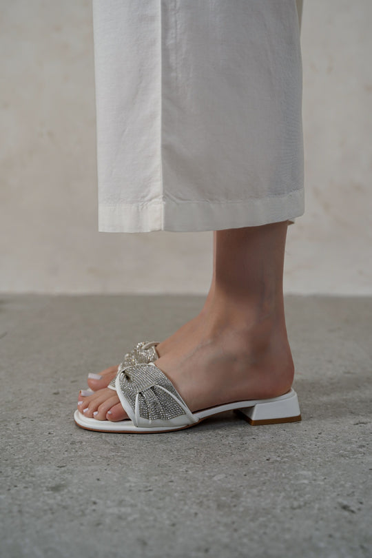 WHITE ZUMA BLOCK HEEL