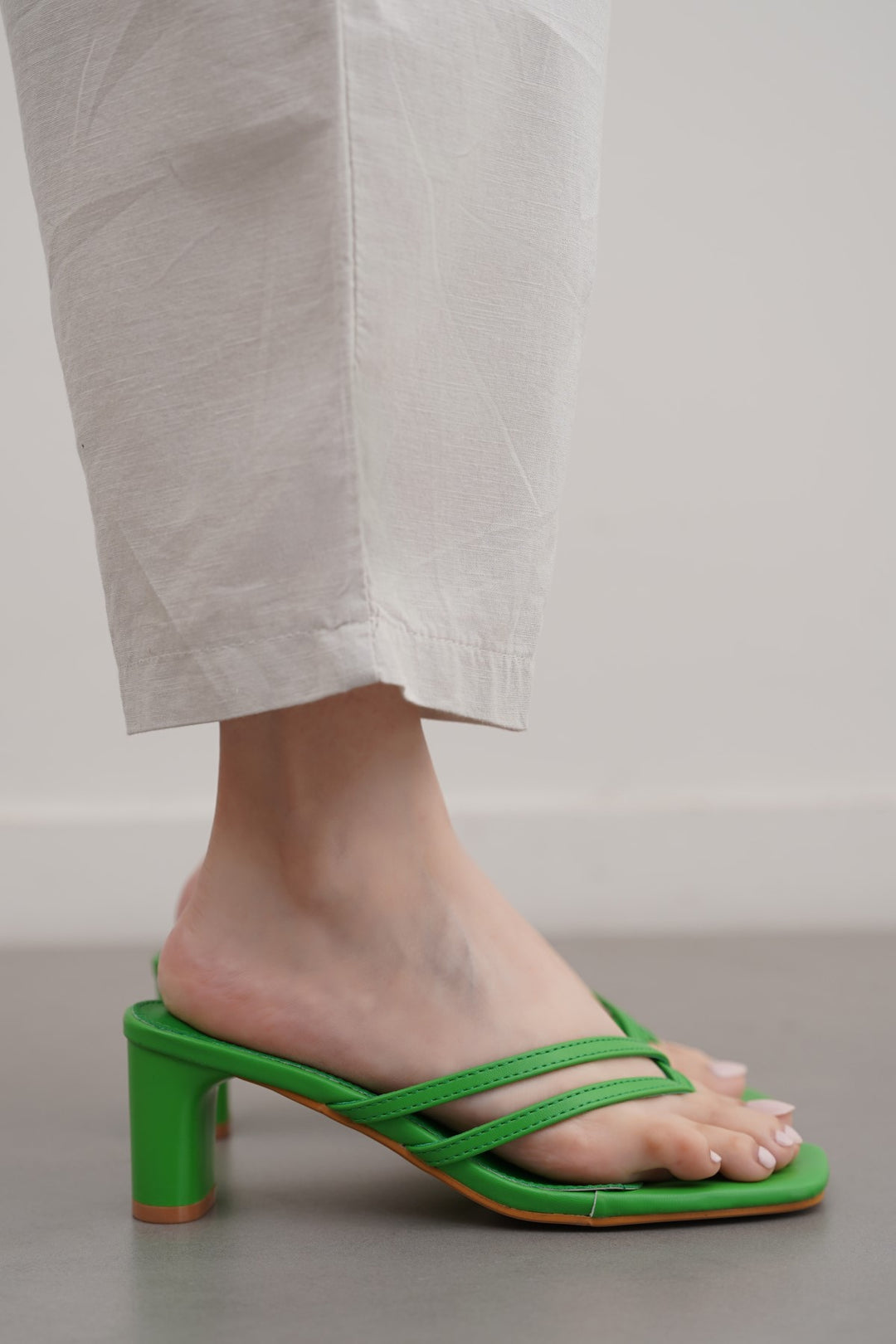 GREEN EDITORIAL BLOCK HEEL