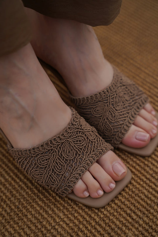 BROWN WOVEN MINI HEELS