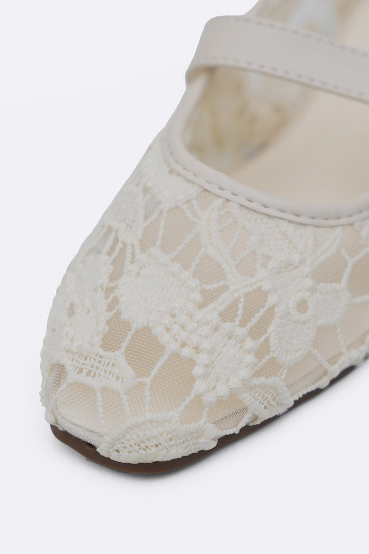 WHITE LACE MARY-JANES