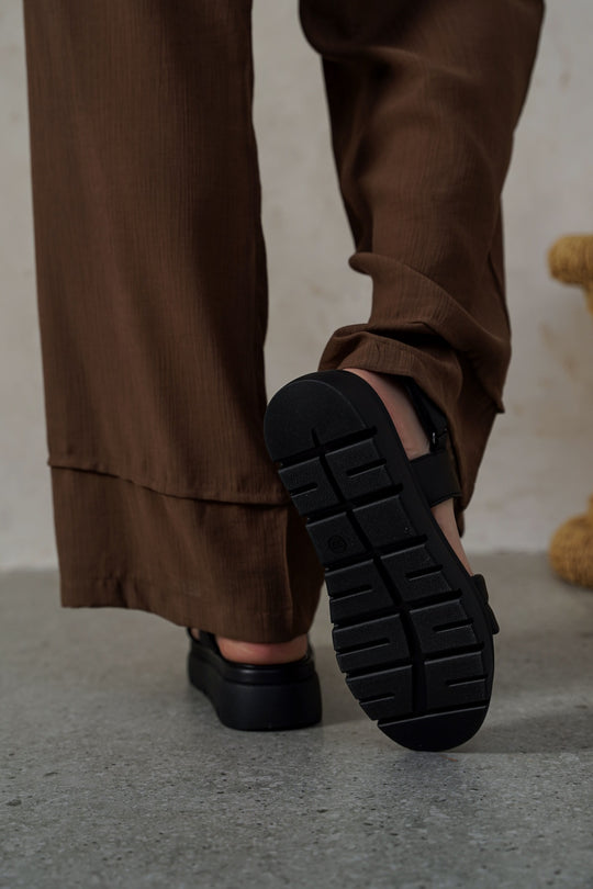BLACK LEATHER MAMA SANDALS