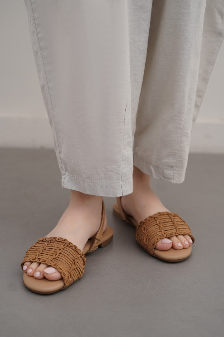 BEIGE BEACH WEAVE SANDALS