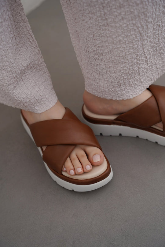 BROWN LEATHER MAMA CROSS SLIDES