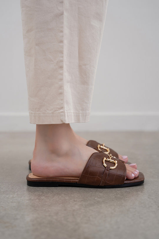DARK BROWN CITY BUCKLE SLIDES