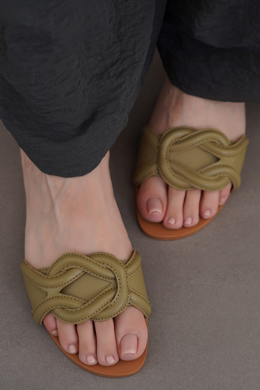 OLIVE MAUI STITCH SLIDES