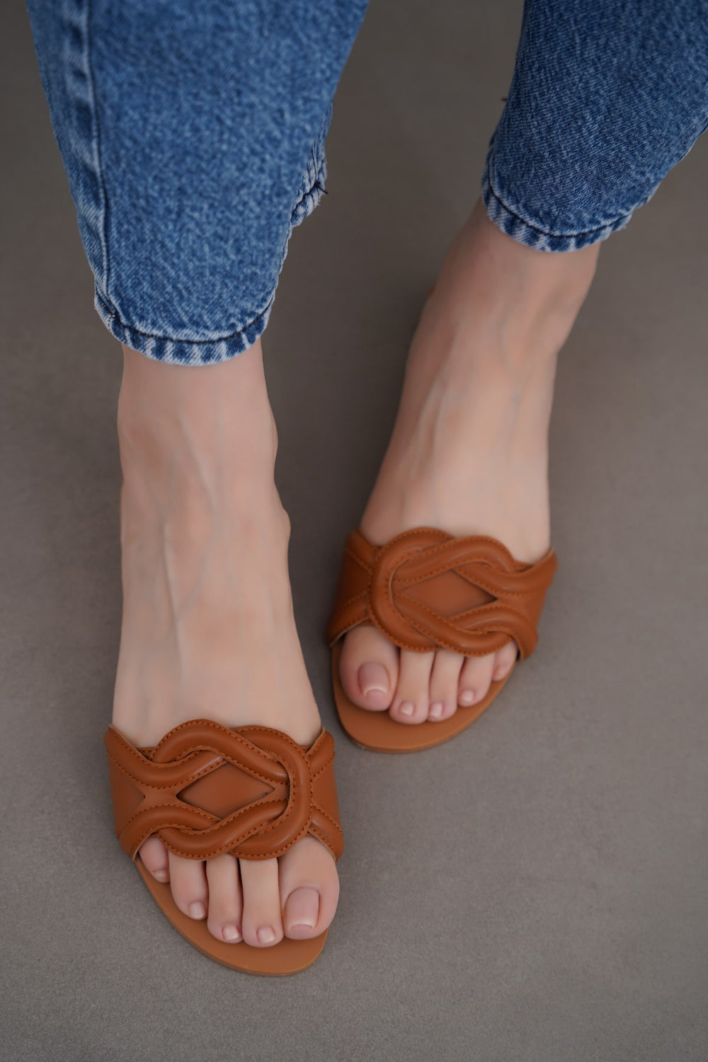 TAN MAUI STITCH SLIDES