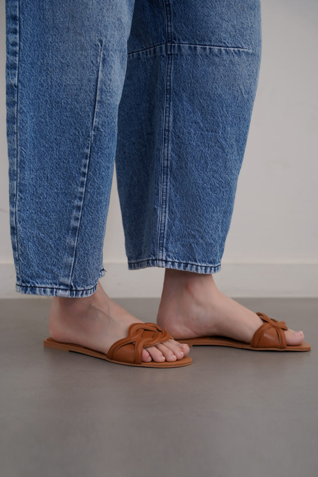 TAN MAUI STITCH SLIDES