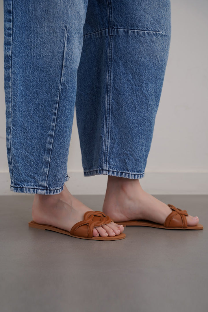 TAN MAUI STITCH SLIDES