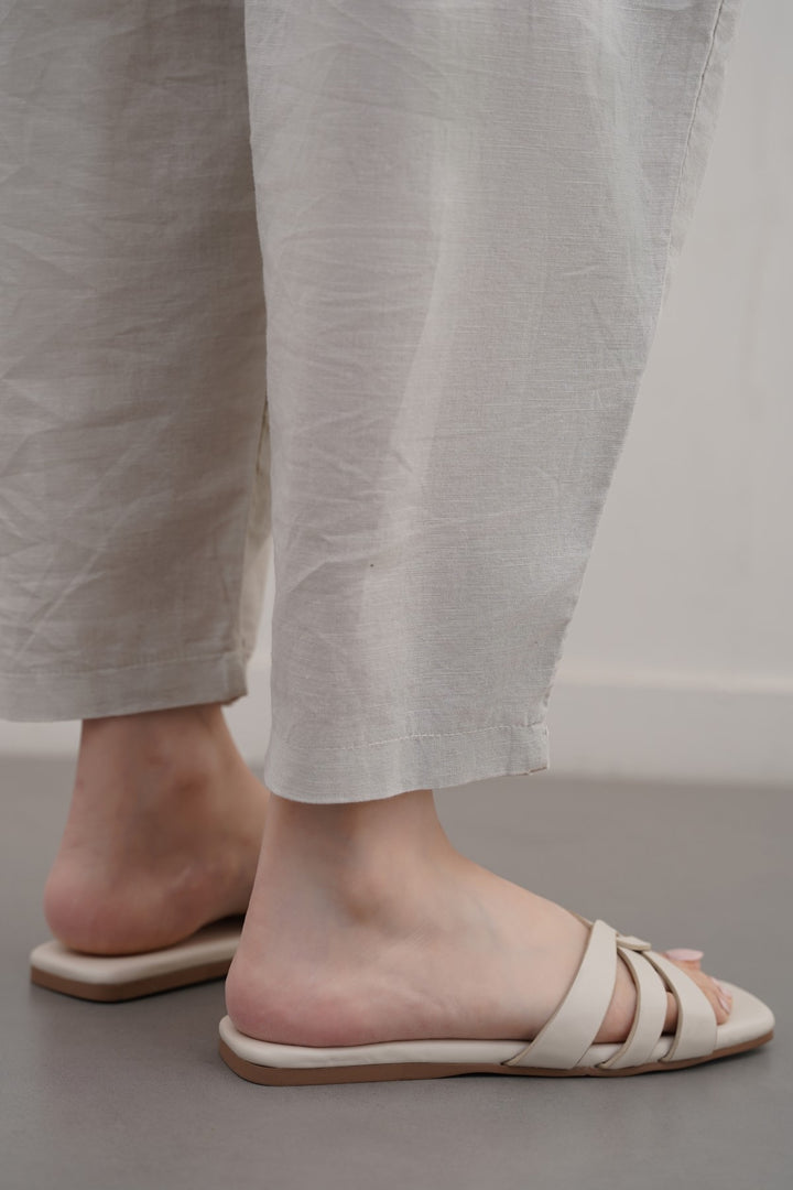 WHITE MINIMAL STRAPPY SLIDES