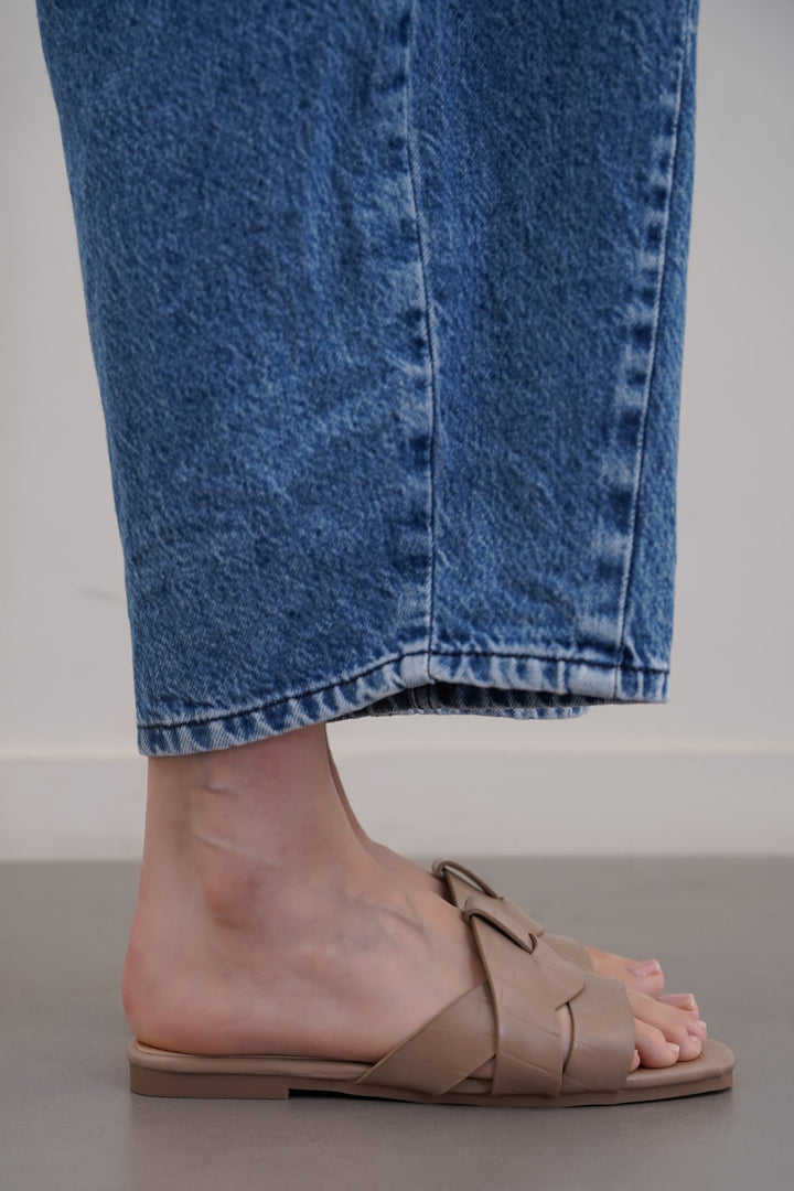 GREY LOTUS SLIDES
